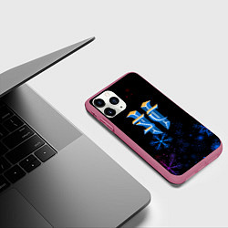 Чехол iPhone 11 Pro матовый Starcraft 2 logo, цвет: 3D-малиновый — фото 2