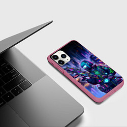 Чехол iPhone 11 Pro матовый Неоновый город - Киберпанк, цвет: 3D-малиновый — фото 2