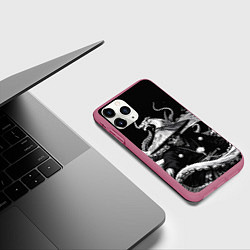 Чехол iPhone 11 Pro матовый Воин призрак-самурай и монстр со щупальцами, цвет: 3D-малиновый — фото 2