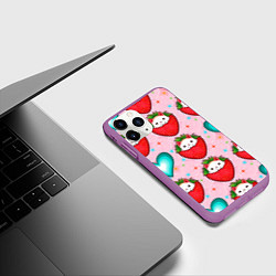 Чехол iPhone 11 Pro матовый Котик клубничка и сердца узор, цвет: 3D-фиолетовый — фото 2