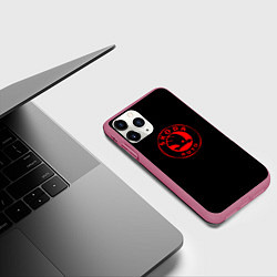Чехол iPhone 11 Pro матовый Skoda red logo, цвет: 3D-малиновый — фото 2