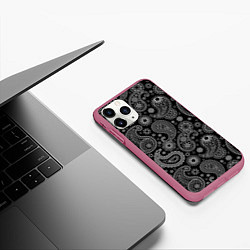 Чехол iPhone 11 Pro матовый Пейсли на черном, цвет: 3D-малиновый — фото 2