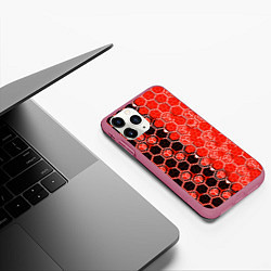 Чехол iPhone 11 Pro матовый Техно-киберпанк шестиугольники красный и чёрный, цвет: 3D-малиновый — фото 2