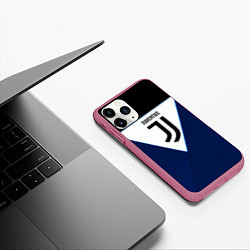 Чехол iPhone 11 Pro матовый Juventus sport geometry color, цвет: 3D-малиновый — фото 2