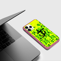 Чехол iPhone 11 Pro матовый Doom кислотный стиль лого, цвет: 3D-малиновый — фото 2