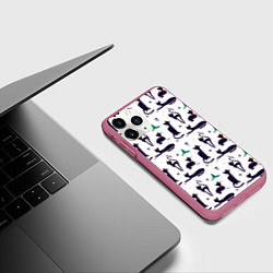 Чехол iPhone 11 Pro матовый Узор из черных магических кошек, цвет: 3D-малиновый — фото 2