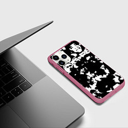 Чехол iPhone 11 Pro матовый Все рэперы черно белый, цвет: 3D-малиновый — фото 2