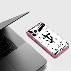 Чехол iPhone 11 Pro матовый Doom краски текстура, цвет: 3D-малиновый — фото 2