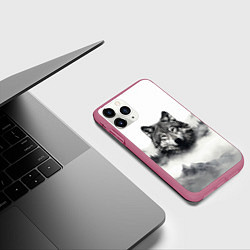 Чехол iPhone 11 Pro матовый Голова серого волка, цвет: 3D-малиновый — фото 2