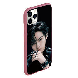 Чехол iPhone 11 Pro матовый Stray Kids Lee Know Giant concept, цвет: 3D-малиновый — фото 2