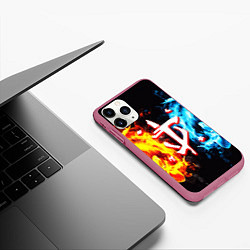 Чехол iPhone 11 Pro матовый Doom битва огонь, цвет: 3D-малиновый — фото 2