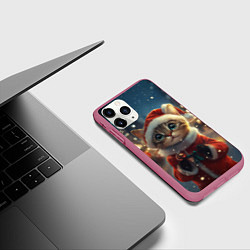 Чехол iPhone 11 Pro матовый Новогодний милый котенок на улице, цвет: 3D-малиновый — фото 2