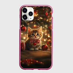 Чехол iPhone 11 Pro матовый Новогодний милый котенок под елкой, цвет: 3D-малиновый