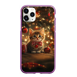 Чехол iPhone 11 Pro матовый Новогодний милый котенок под елкой, цвет: 3D-фиолетовый