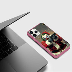 Чехол iPhone 11 Pro матовый Джокер - новогоднее ограбление, цвет: 3D-малиновый — фото 2