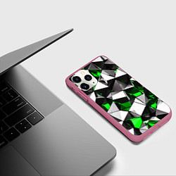 Чехол iPhone 11 Pro матовый Зелёно-белые рельефные треугольники на чёрном фоне, цвет: 3D-малиновый — фото 2