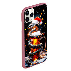 Чехол iPhone 11 Pro матовый Змея с кружкой пива на Новый год, цвет: 3D-малиновый — фото 2