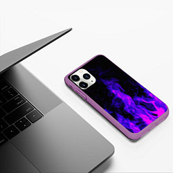 Чехол iPhone 11 Pro матовый Неоновый огонь на черном фоне, цвет: 3D-фиолетовый — фото 2