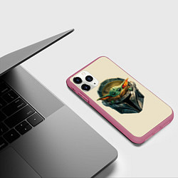 Чехол iPhone 11 Pro матовый Малыш Грогу внутри шлема Мандалорец, цвет: 3D-малиновый — фото 2