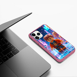 Чехол iPhone 11 Pro матовый Roblox в неоновом городе, цвет: 3D-малиновый — фото 2