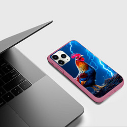 Чехол iPhone 11 Pro матовый Петух и молния, цвет: 3D-малиновый — фото 2
