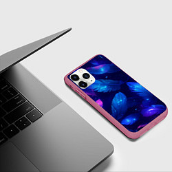 Чехол iPhone 11 Pro матовый Мерцающие перья - волшебные искры, цвет: 3D-малиновый — фото 2