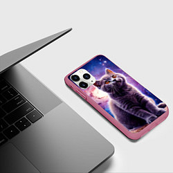 Чехол iPhone 11 Pro матовый Британская короткошёрстная кошка в космосе, цвет: 3D-малиновый — фото 2