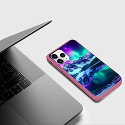 Чехол iPhone 11 Pro матовый Северное сияние над горами - неоновое свечение, цвет: 3D-малиновый — фото 2