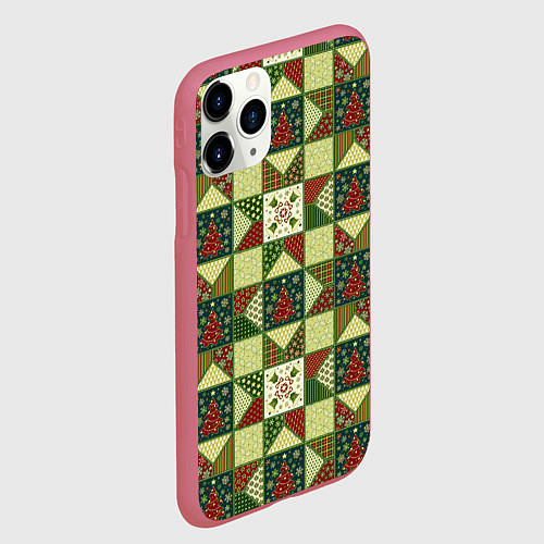 Чехол iPhone 11 Pro матовый Лоскутный рождественский узор / 3D-Малиновый – фото 2