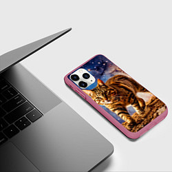Чехол iPhone 11 Pro матовый Пиксибоб в космосе, цвет: 3D-малиновый — фото 2