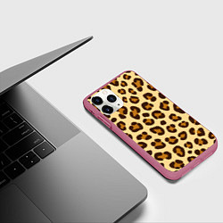 Чехол iPhone 11 Pro матовый Паттерн с пятнами леопарда, цвет: 3D-малиновый — фото 2