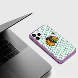 Чехол iPhone 11 Pro матовый Чикаго Блэкхокс - белые соты с зеленой обводкой, цвет: 3D-фиолетовый — фото 2