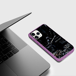 Чехол iPhone 11 Pro матовый Линейный силуэт музыканта, цвет: 3D-фиолетовый — фото 2