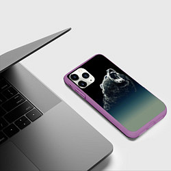 Чехол iPhone 11 Pro матовый Бурый в гневе - градиент, цвет: 3D-фиолетовый — фото 2