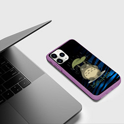 Чехол iPhone 11 Pro матовый Тоторо под дождем, цвет: 3D-фиолетовый — фото 2
