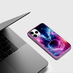 Чехол iPhone 11 Pro матовый Космический поцелуй - неоновое свечение, цвет: 3D-фиолетовый — фото 2