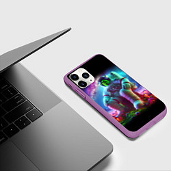 Чехол iPhone 11 Pro матовый Шрек космонавт на планете неоновых грибов, цвет: 3D-фиолетовый — фото 2