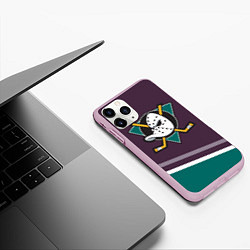 Чехол iPhone 11 Pro матовый Anaheim Ducks Selanne, цвет: 3D-розовый — фото 2