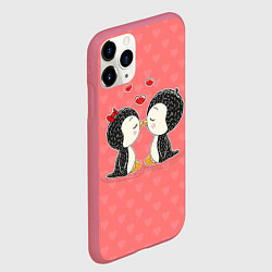 Чехол iPhone 11 Pro матовый Влюбленные пингвины, цвет: 3D-малиновый — фото 2