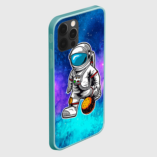 Чехол iPhone 12 Pro Max Космонавт играет планетой / 3D-Мятный – фото 2
