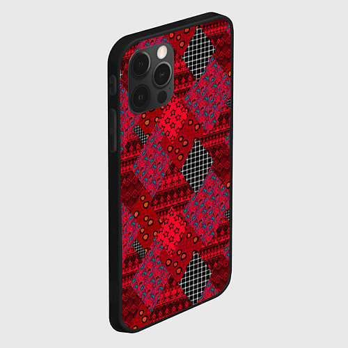 Чехол iPhone 12 Pro Max Красный лоскутный узор пэчворк / 3D-Черный – фото 2
