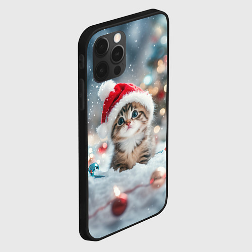 Чехол iPhone 12 Pro Max Маленький котенок и елочные игрушки / 3D-Черный – фото 2