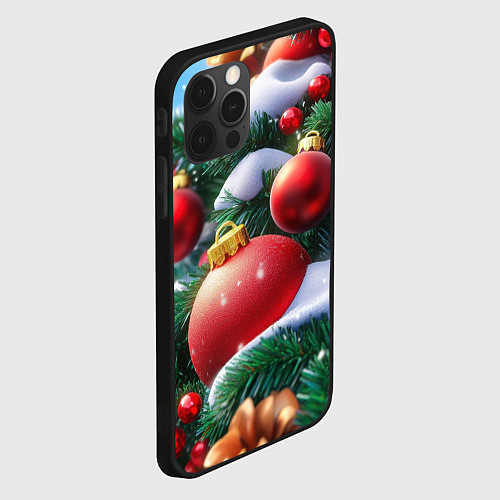 Чехол iPhone 12 Pro Max Красные шары на зеленой елке / 3D-Черный – фото 2