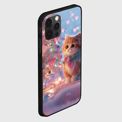 Чехол iPhone 12 Pro Max Маленький котенок у сияющей елочки / 3D-Черный – фото 2