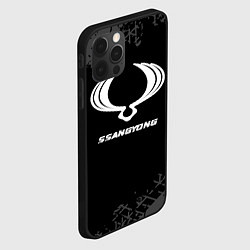 Чехол для iPhone 12 Pro SsangYong speed на темном фоне со следами шин, цвет: 3D-черный — фото 2