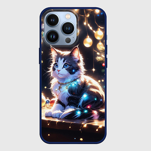 Чехол iPhone 13 Pro Кот и новогодние украшения / 3D-Тёмно-синий – фото 1