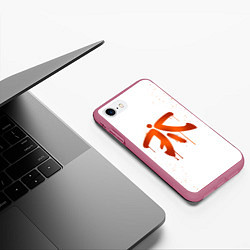 Чехол iPhone 7/8 матовый Fnatic: White collection, цвет: 3D-малиновый — фото 2