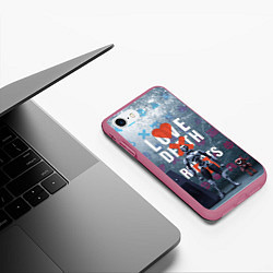 Чехол iPhone 7/8 матовый Любовь смерть и роботы, цвет: 3D-малиновый — фото 2