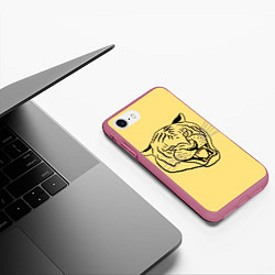 Чехол iPhone 7/8 матовый Тигр на золотом фоне, цвет: 3D-малиновый — фото 2