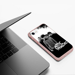 Чехол iPhone 7/8 матовый Группа Arctic monkeys, цвет: 3D-светло-розовый — фото 2